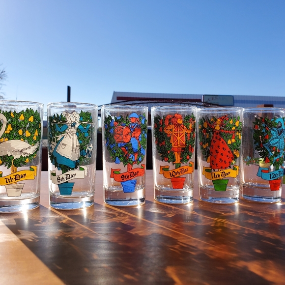 Anchor Hocking 12th Days of Christmas Glass Set - Picture 3 of 7